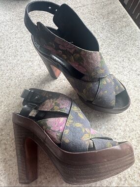 Rag and Bone New York 37 Floral Print Crisscross Platform Sandal - Black & Pink